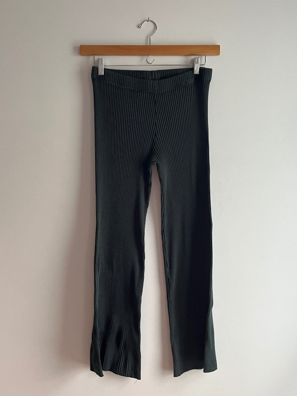 Kotn ribbed lounge pants in green - Size L